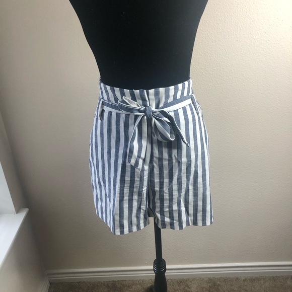 New York & Company High-Waisted Striped Shorts — Size 6 ✨ (only worn once) - Picture 5 of 10